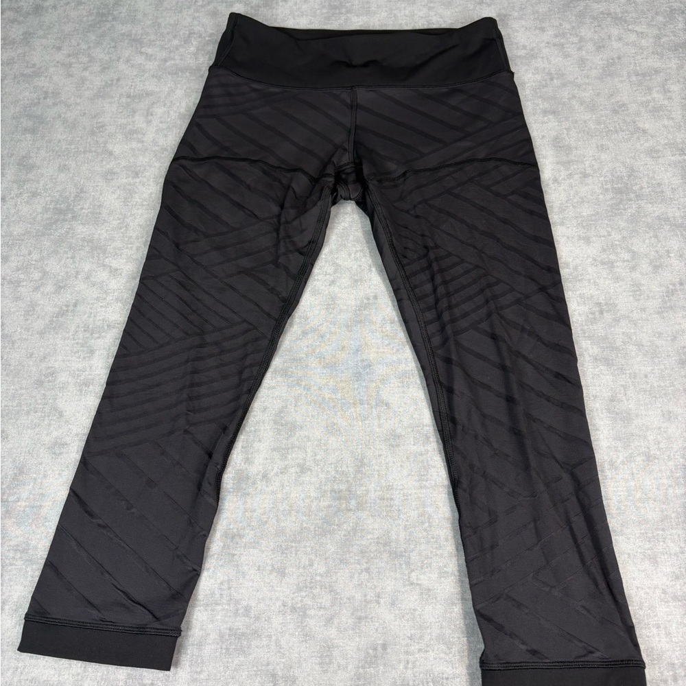 Lululemon Womens Cropped Leggings Size 6 Black Yoga Pants EUC